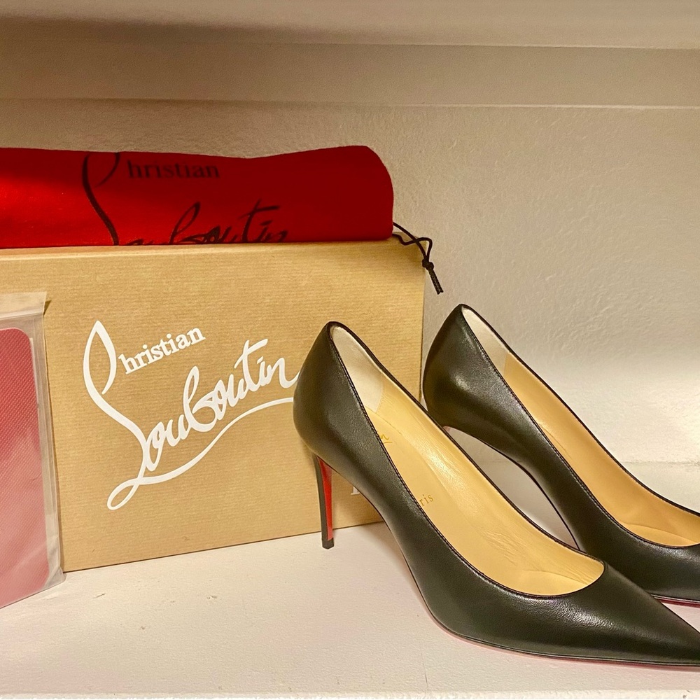 Size 37.5 Christian Louboutin black pumps